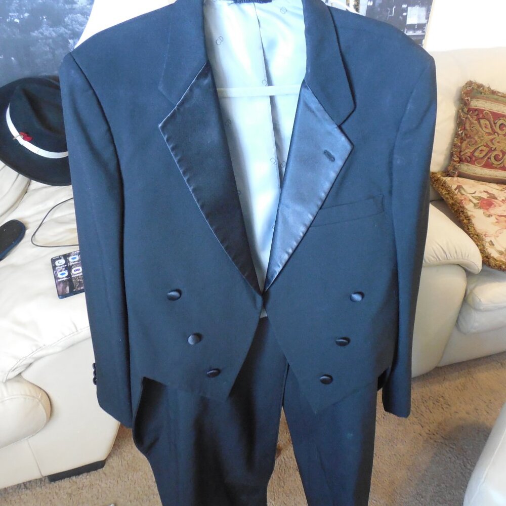 Tuxedo with tails - Picture 6 of 7